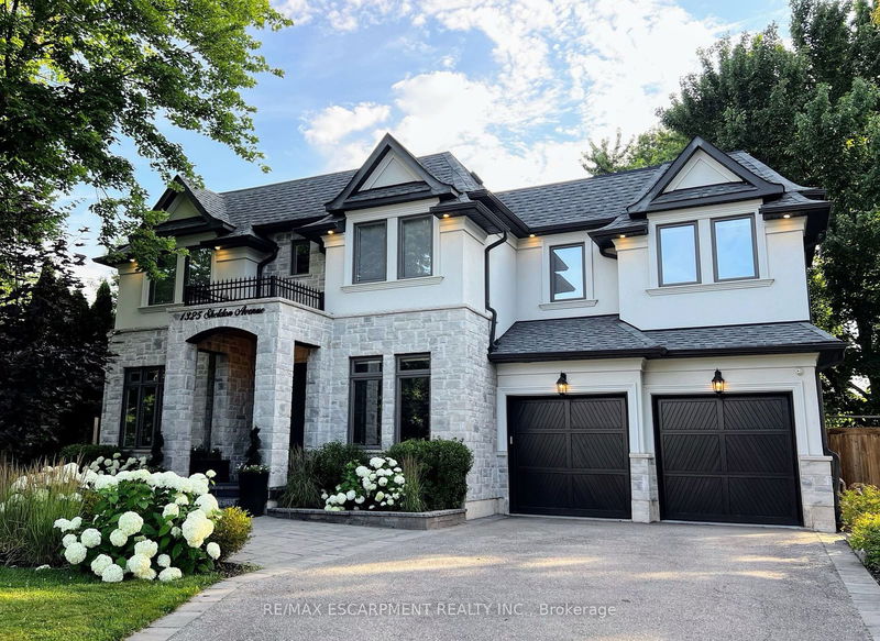 1325 Sheldon Ave  Oakville, L6L 2P9 | Image 1