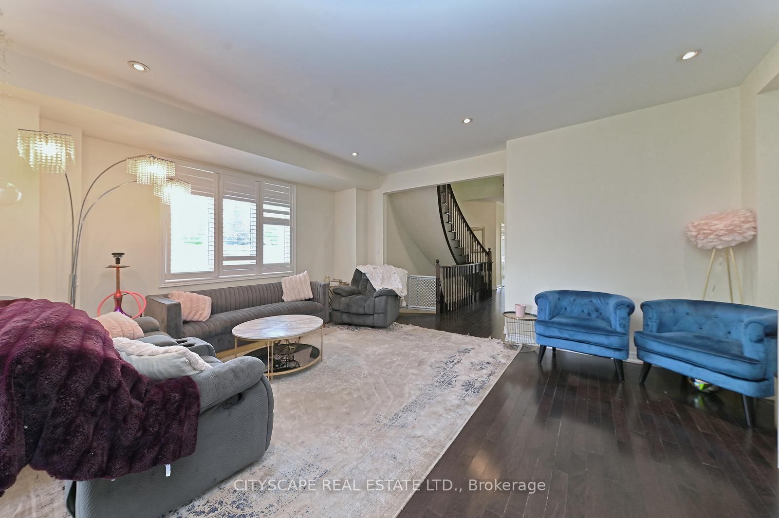 Listing Image 7