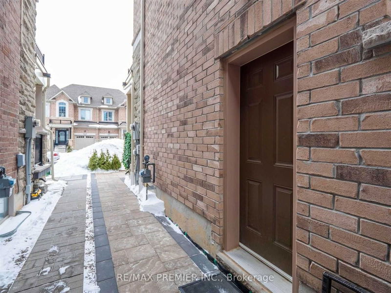 3900 Arvona Pl  Mississauga, L5M 0Y5 | Image 5