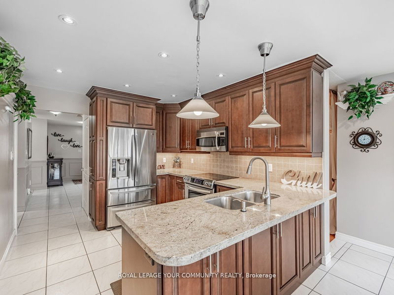 60 Newgreen Cres  Brampton, L6S 4Y5 | Image 10