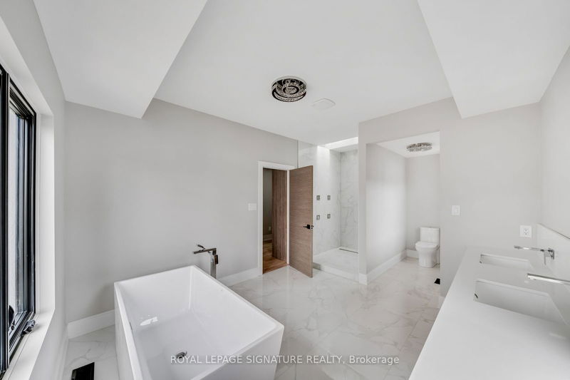 16 Walsh Ave  Toronto, M9M 1B6 | Image 23