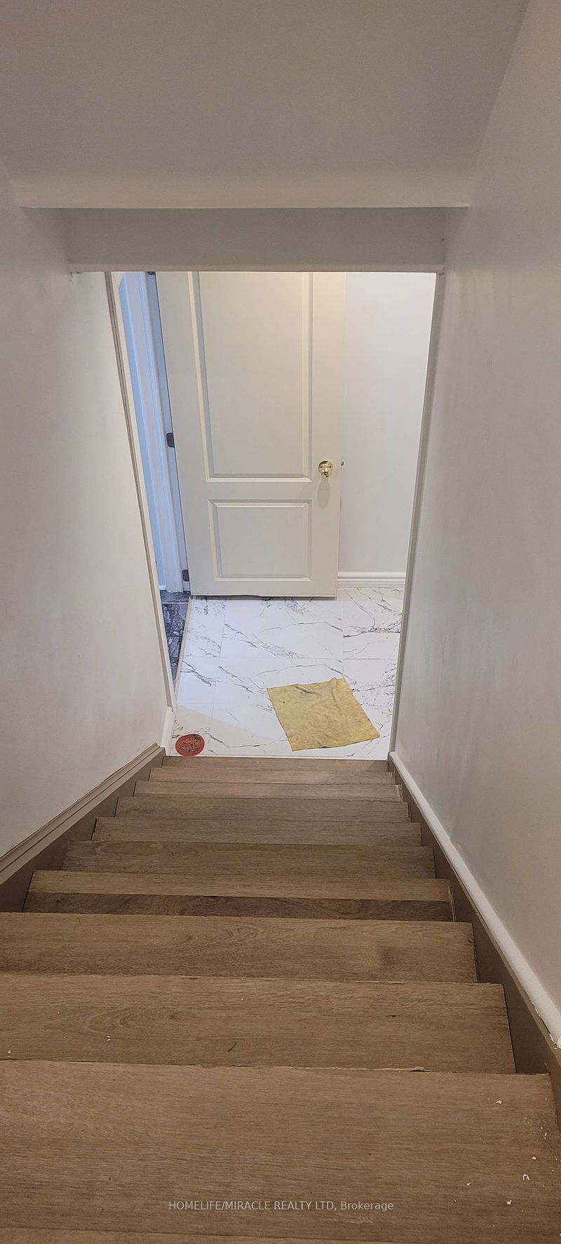 home for lease on 930 Streamway Crescent