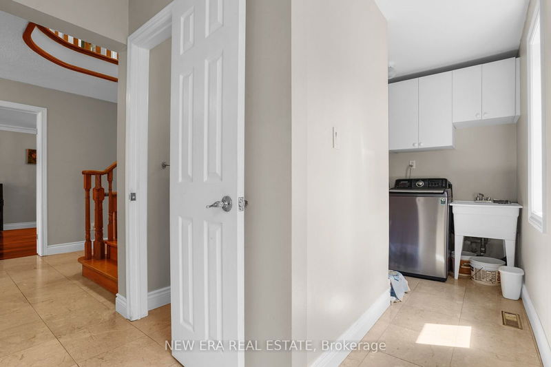 77 Rowntree Mill Rd  Toronto, M9L 1C4 | Image 16