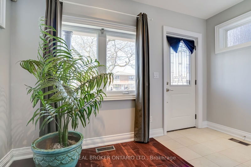 165 Caledonia Rd  Toronto, M6E 4S8 | Image 2