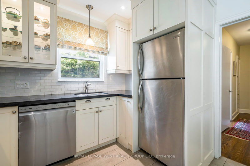 12 Kirk Bradden Rd E Toronto, M8Y 2E6 | Image 12