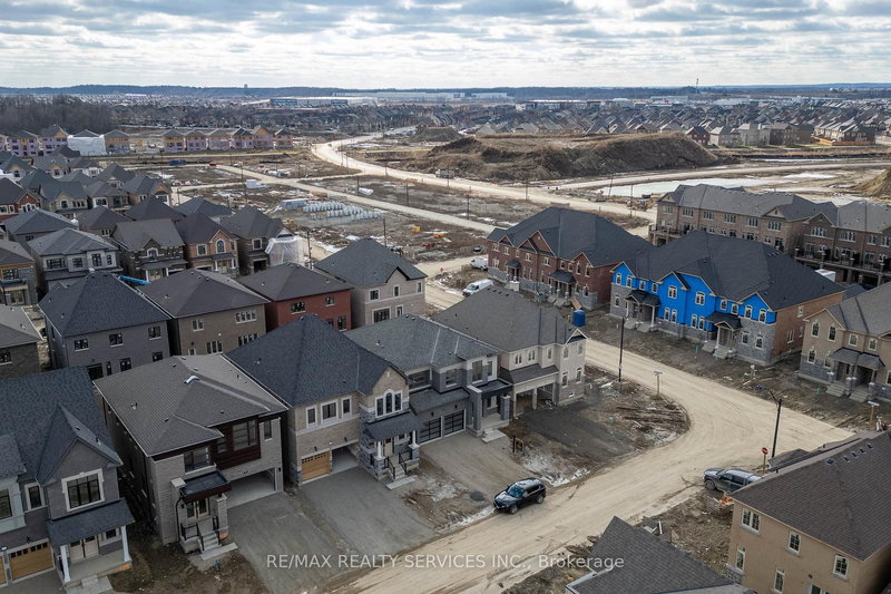 40 Icon St, Brampton, L6R 4E5 | Image 2