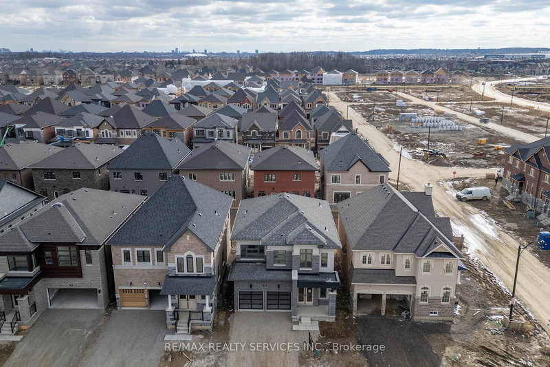 40 Icon St, Brampton, L6R 4E5 | Image 3