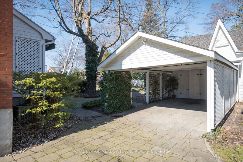 397 Trafalgar Rd  Oakville, L6J 3H8 | Image 5