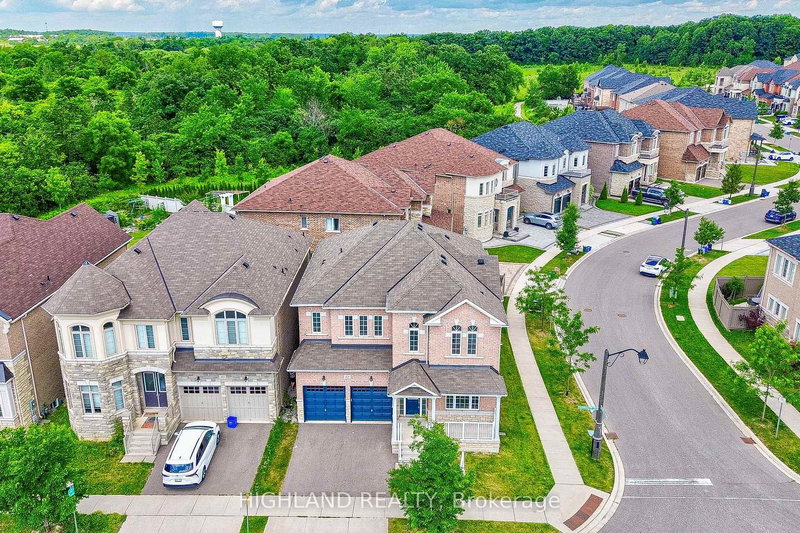425 Threshing Mill Blvd, Oakville, L6H 0T4 | Image 2