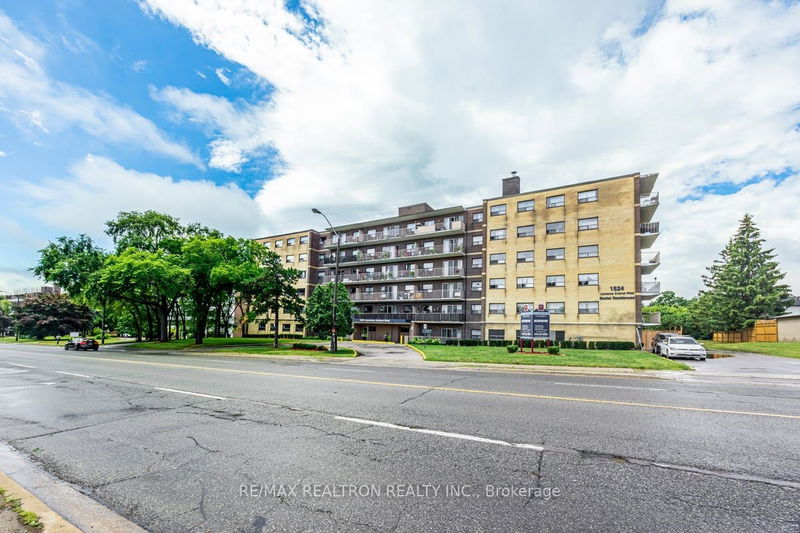 home for lease on 309-1524 Lawrence Avenue W