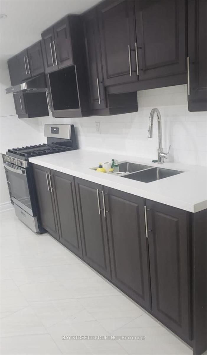 BSMT - 5 Campwood Cres, Brampton, L6P 3S5 | Image 2