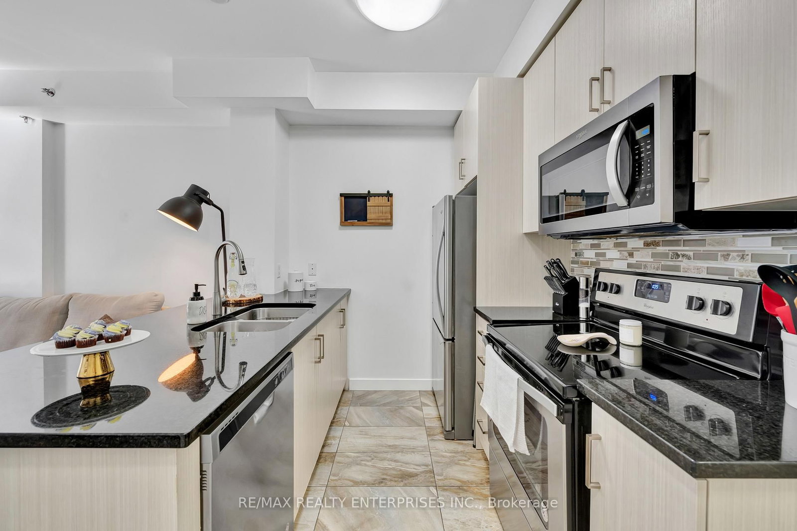 Listing Image 15