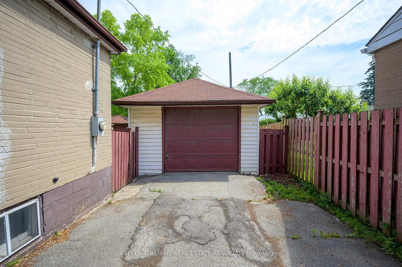 163 Maurice Dr, Oakville, L6K 2W8 | Image 2