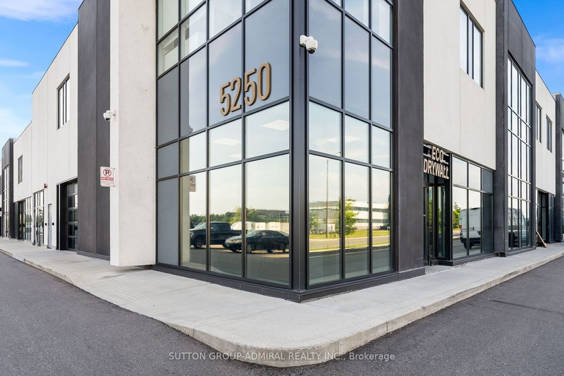 33 - 5250 Solar Dr, Mississauga, L4W 5M8 | Image 2