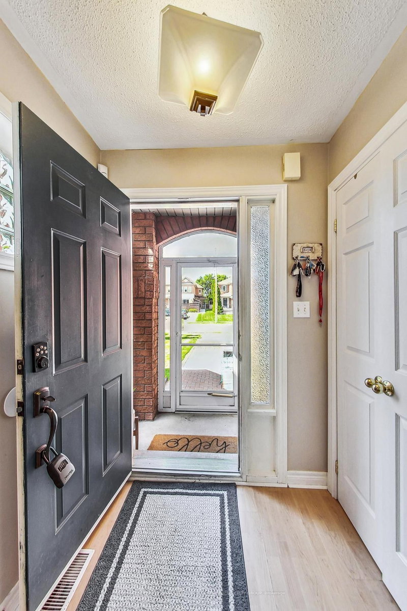 60 Pressed Brick Dr, Brampton, L6V 4K3 | Image 3