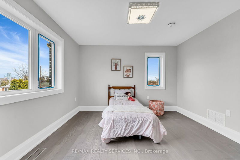 5 Baskerville Cres  Toronto, M9C 1T6 | Image 28