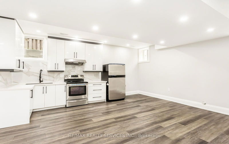 5 Baskerville Cres  Toronto, M9C 1T6 | Image 32