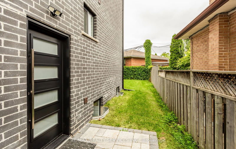 5 Baskerville Cres  Toronto, M9C 1T6 | Image 38