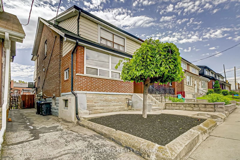 1994 Dufferin St  Toronto, M6E 3R2 | Image 2