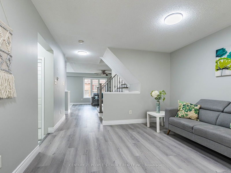 42 Gecko Crt  Brampton, L6R 2P1 | Image 6