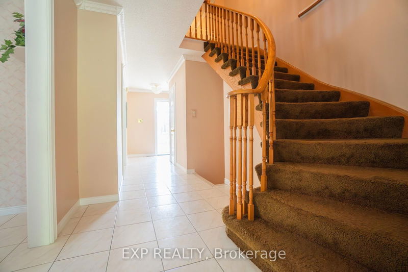 1666 Shale Oak Mews S Mississauga, L4W 2L8 | Image 4