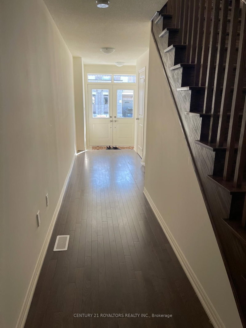 30 Arrowview Dr, Brampton, L7A 0B7 | Image 2
