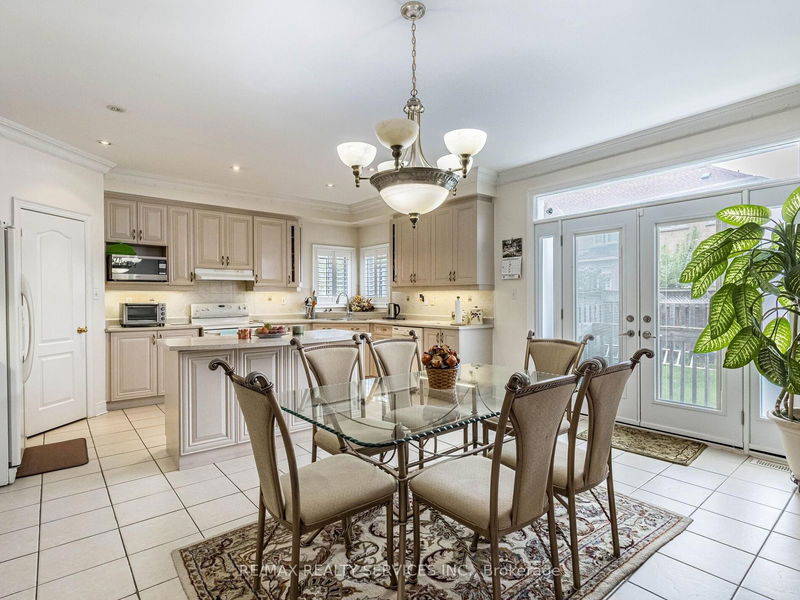 44 Trailhead Cres  Brampton, L6R 3H3 | Image 11