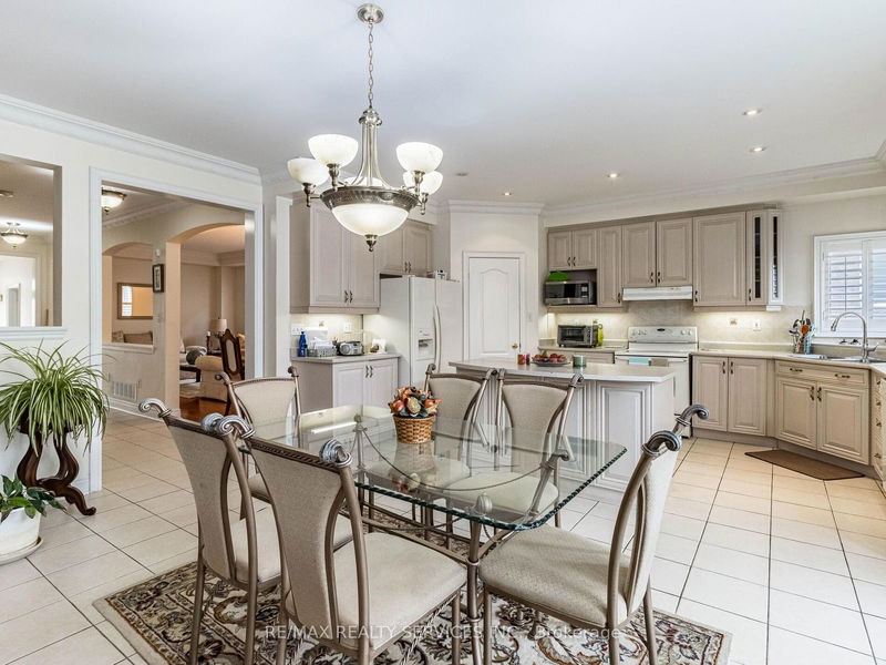 44 Trailhead Cres  Brampton, L6R 3H3 | Image 12