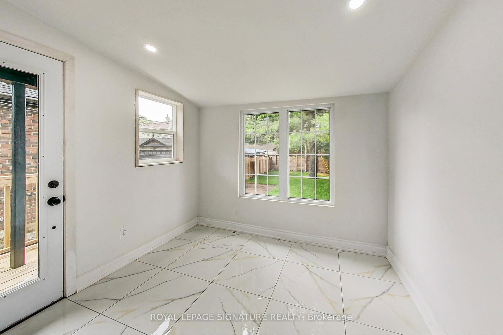 Listing Image 8