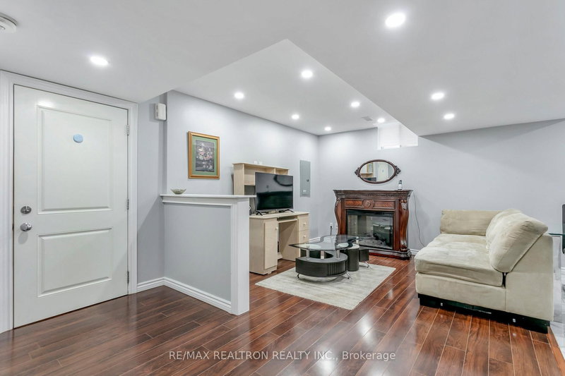 14 Bramtrail Gate, Brampton, L7A 3W3 | Image 2