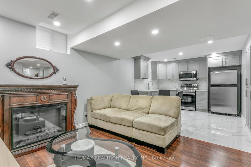 14 Bramtrail Gate, Brampton, L7A 3W3 | Image 3