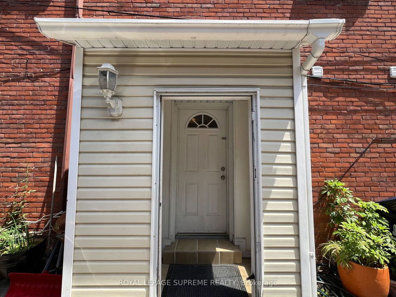 home for lease on 2nd Flr-1867 Davenport Road