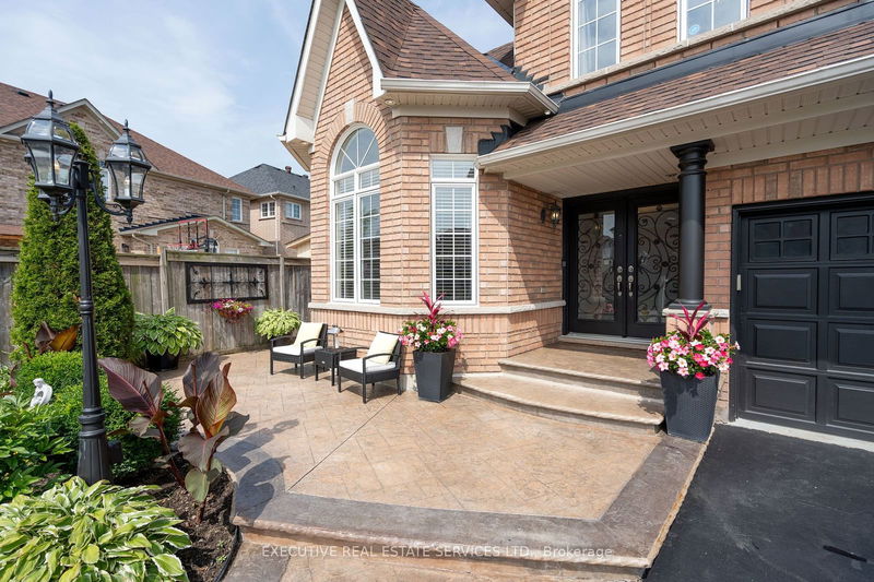 52 Beachpoint Blvd  Brampton, L7A 2T7 | Image 3