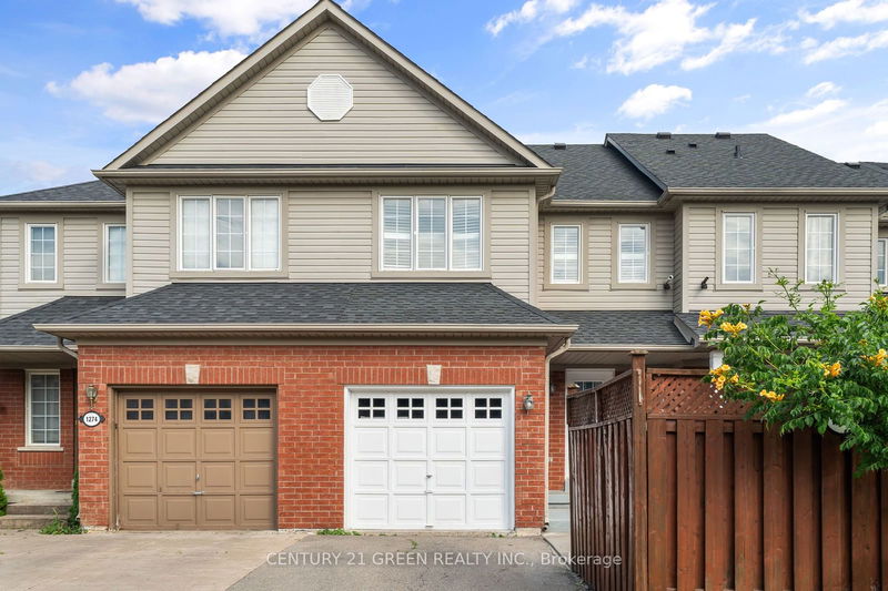 home for sale on 1272 Mowat Lane