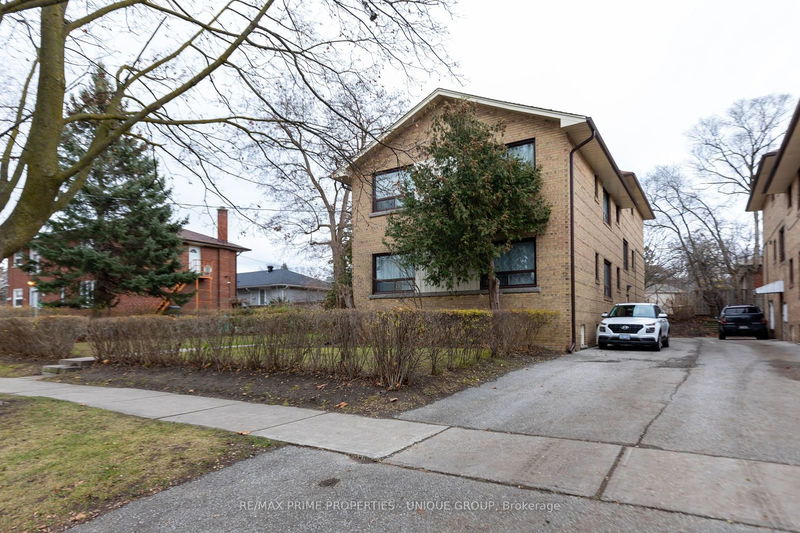 157 Berry Rd  Toronto, M8Y 1W4 | Image 2