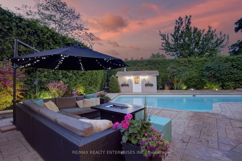 996 Cresthampton Lane, Mississauga, L5H 2X1 | Image 2