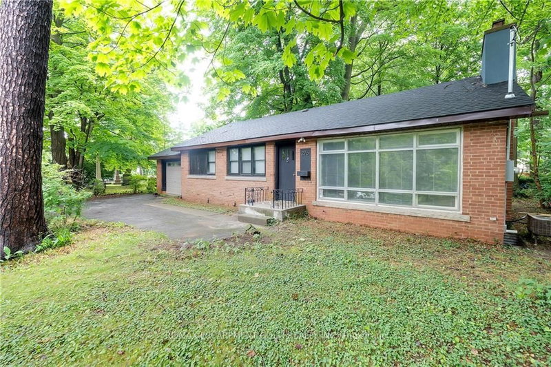 276 Lakeshore Rd W, Oakville, L6K 1E8 | Image 3