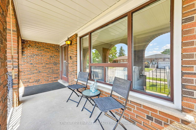 107 Linkdale Rd  Brampton, L6V 2V4 | Image 3