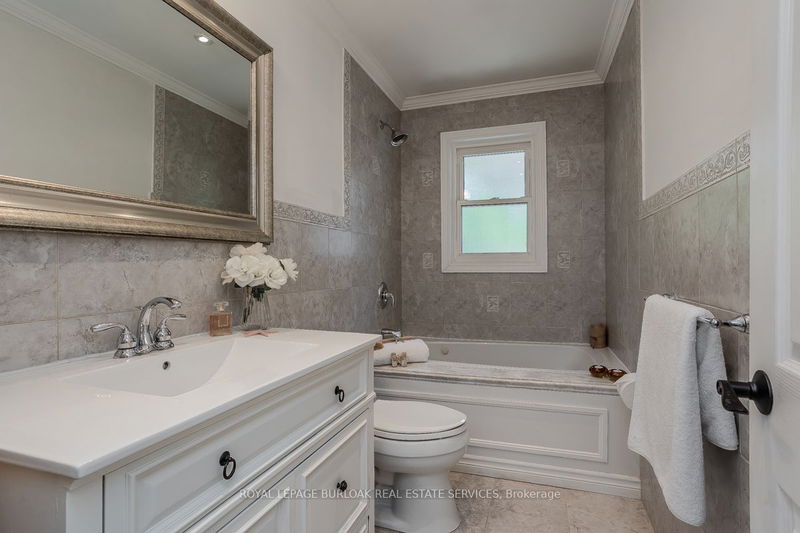 483 Walnut Cres  Burlington, L7N 2V9 | Image 28