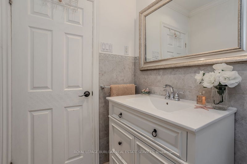 483 Walnut Cres  Burlington, L7N 2V9 | Image 29