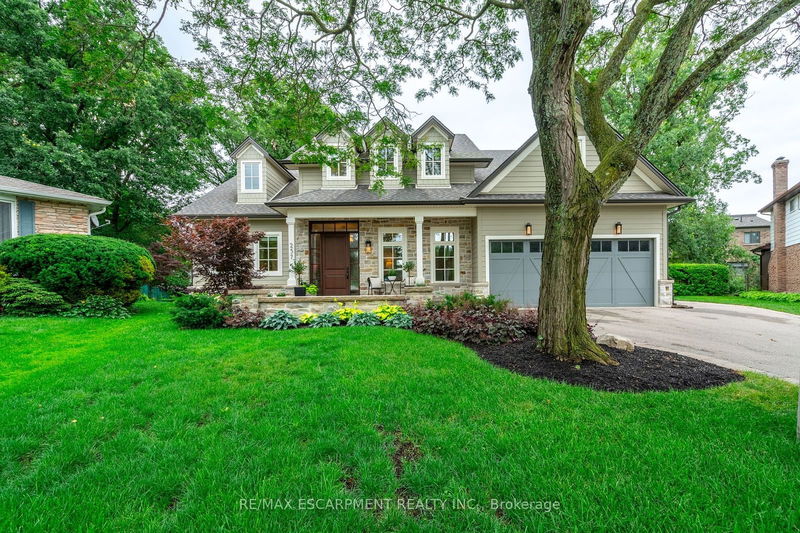 257 Surrey Dr  Oakville, L6L 3T6 | Image 2