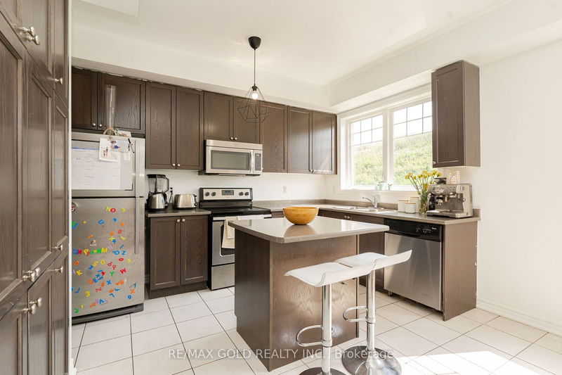 58 New Pines Tr  Brampton, L6Z 0G9 | Image 11