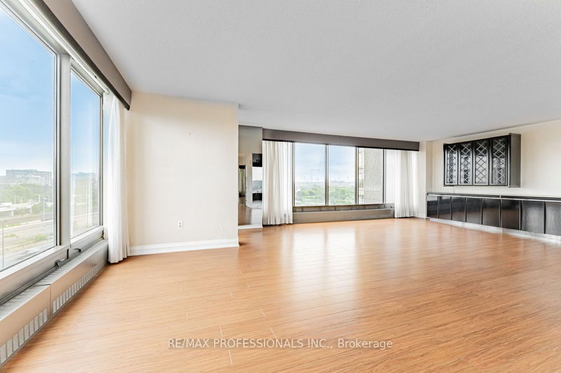  810 - 2045 Lake Shore Blvd W Toronto, M8V 2Z6 | Image 7