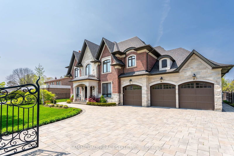 1689 Carolyn Rd  Mississauga, L5M 2C9 | Image 1