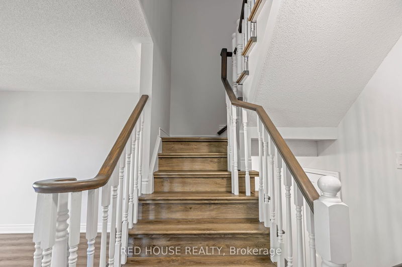 2447 Wooden Hill Circ  Oakville, L6M 4E3 | Image 11