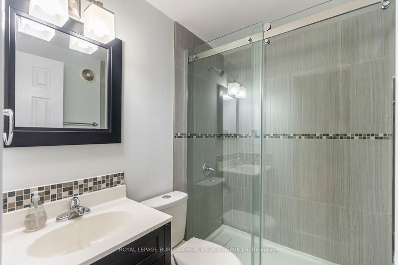 4456 Idlewilde Cres  Mississauga, L5M 4E3 | Image 32