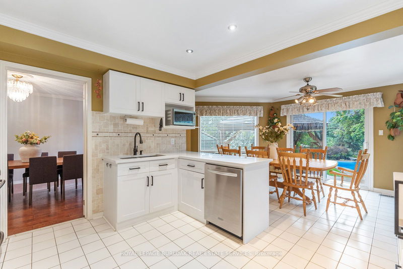 4456 Idlewilde Cres  Mississauga, L5M 4E3 | Image 7