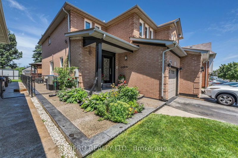 155 Bighorn Cres  Brampton, L6R 1G1 | Image 2