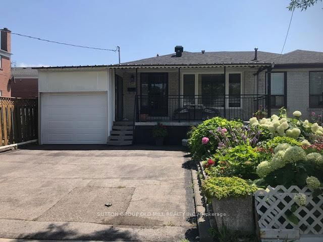 31 Demaris Avenue