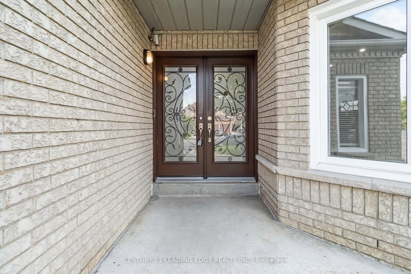286 FERNFOREST Dr, Brampton, L6R 1B6 | Image 2